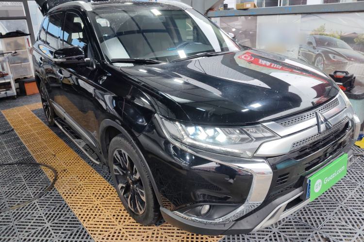 Used Mitsubishi Outlander 2019 2.4L 4x4 Zhi Xiang Edition 5 Seats China VI Standard
