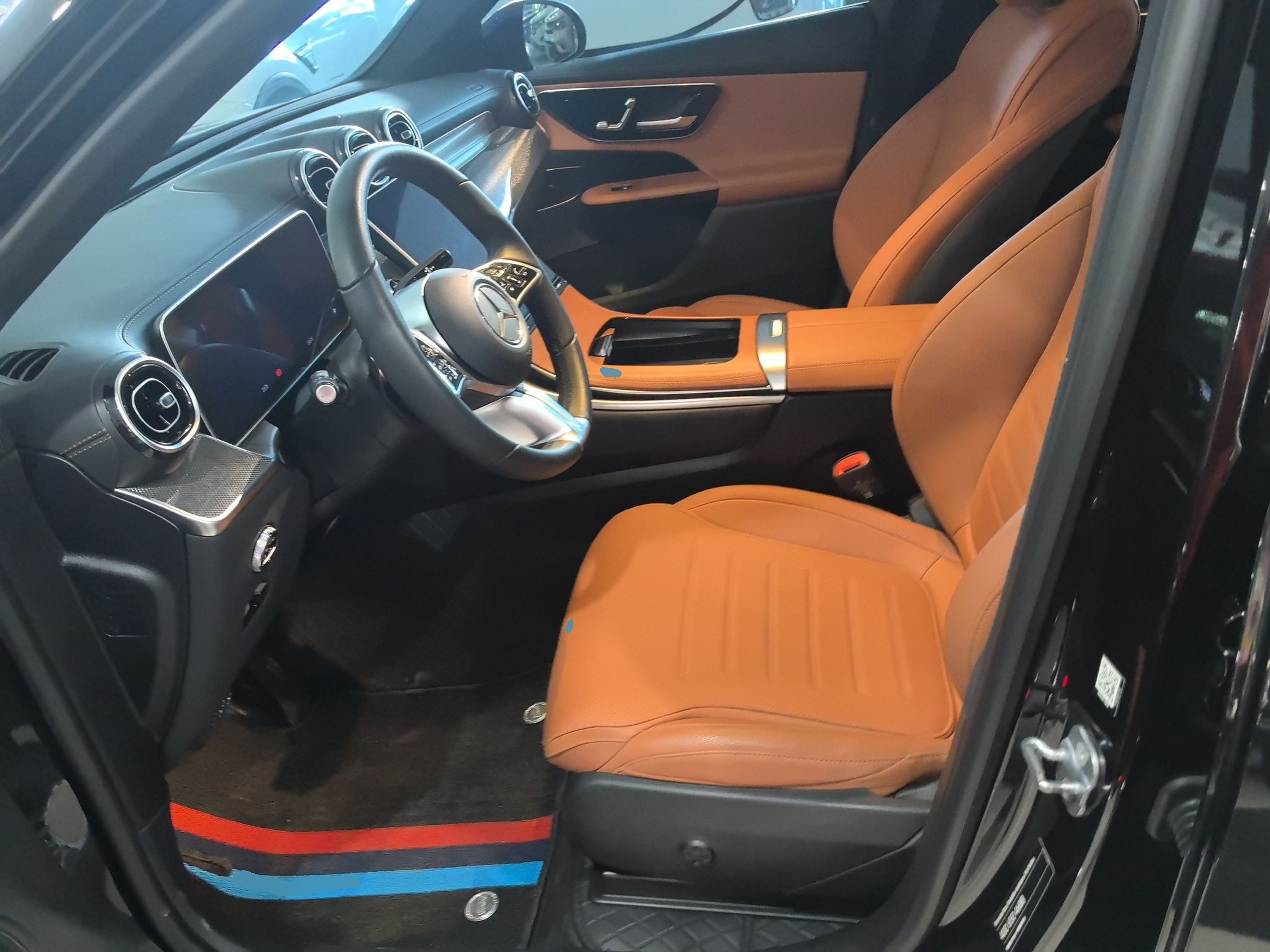 المقاعد الأمامية داخل السيارة