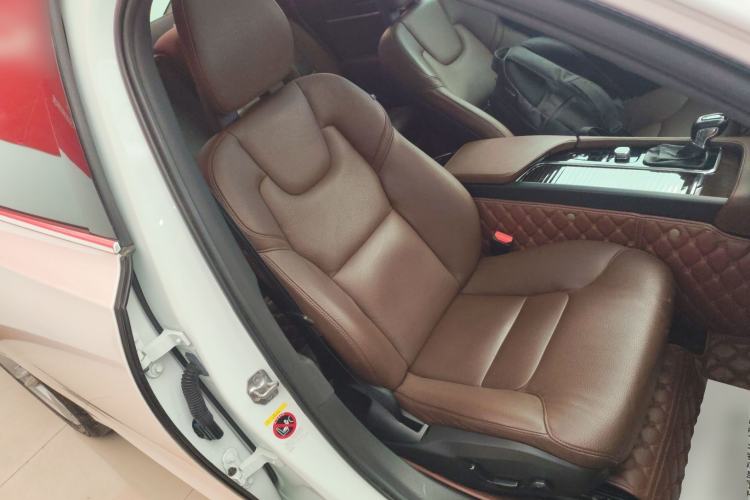 Used Volvo S90 2018 T4 Zhiyuan Edition
