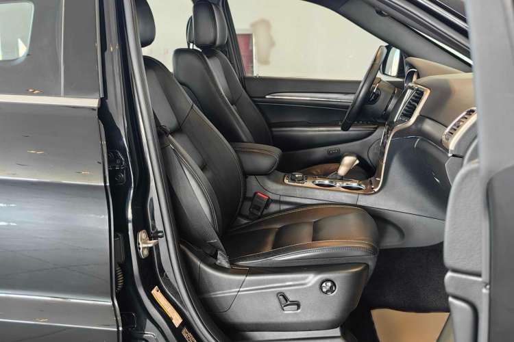 Used  Grand Cherokee 2017 3.0L Comfort Navigation Edition