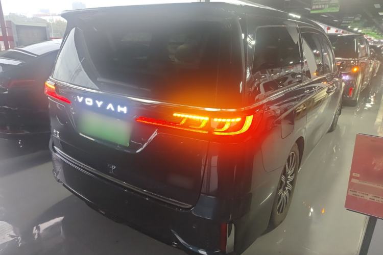 Used VOYAH Dream 2025 EV Four-Wheel Drive Flagship Kunpeng Edition