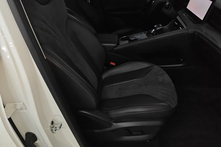 Used Roewe D5X DMH 2024 135 Tech Edition