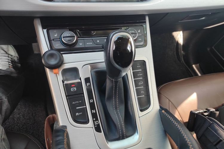 Used Geely Auto Emgrand X7 Sport 2016 1.8TD Automatic ZhiZun Version
