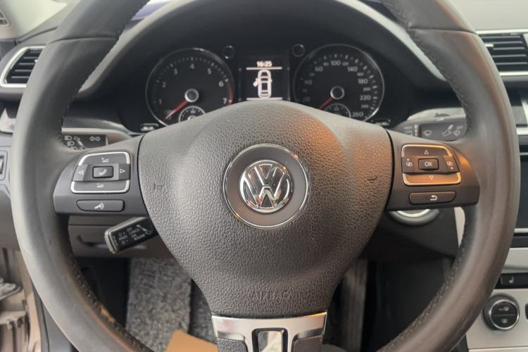 Used Volkswagen Magotan 2016 1.8TSI Luxury Comfort Model
