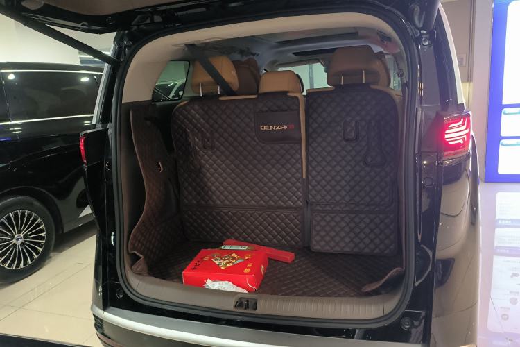 Used Denza D9 2022 DM-i 970 Four-Wheel Drive Flagship Model
