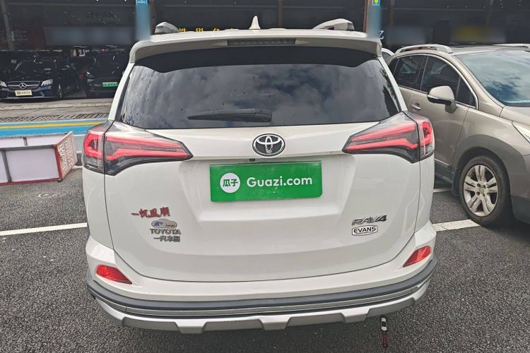 Used Toyota RAV4 2019 2.0L CVT Two-Wheel Drive Fashion X Limited Edition China VI Standard
