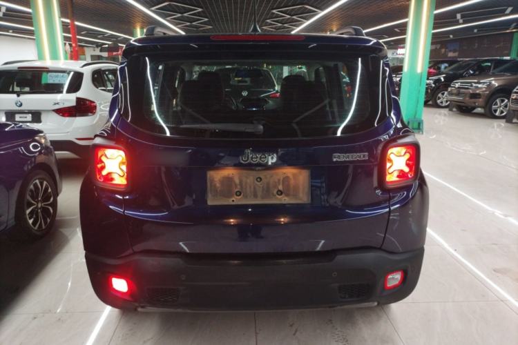 Used  Renegade 2019 220T Automatic Elite Edition
