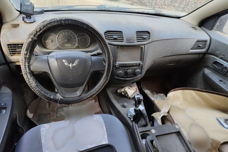 Used Wuling Hongguang 2015 1.5L S Basic Version China V Standard
