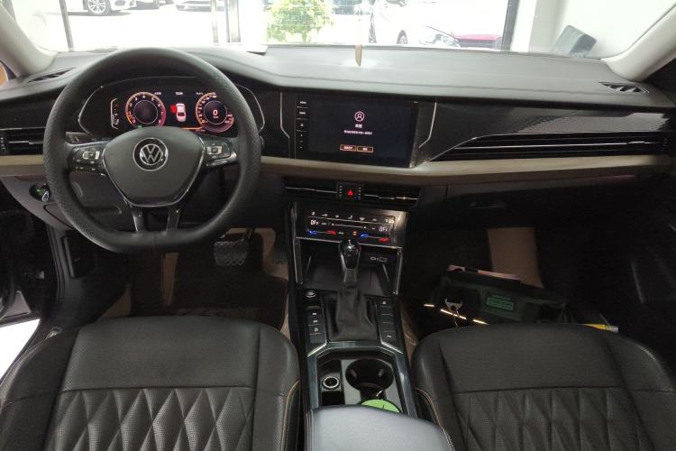 Used Volkswagen Passat 2020 330TSI Luxury Edition China VI
