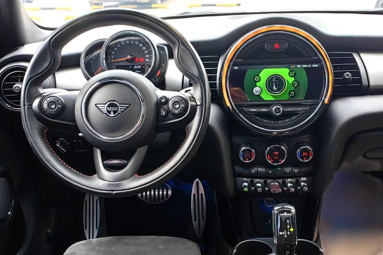 Used  MINI 2018 1.5T COOPER Racing Edition Five-Door Version
