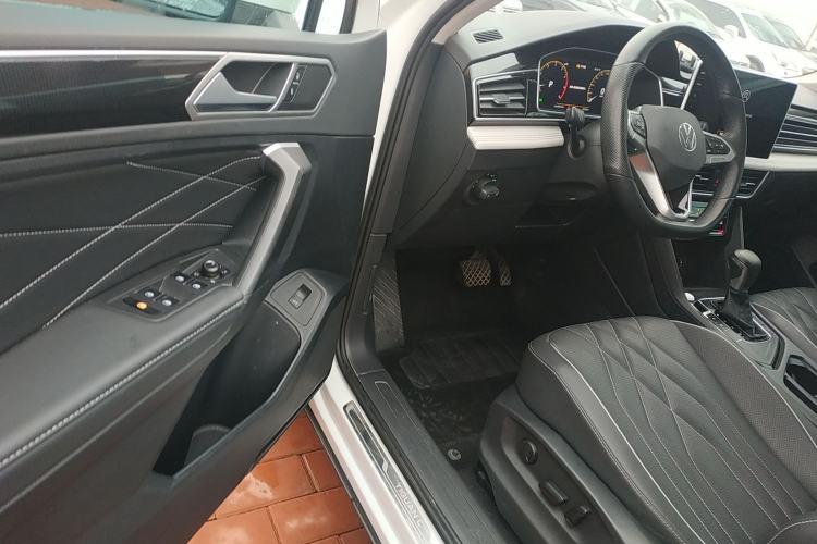 Used Volkswagen Tiguan L 2024 300TSI Automatic Two-Wheel Drive Smart Edition
