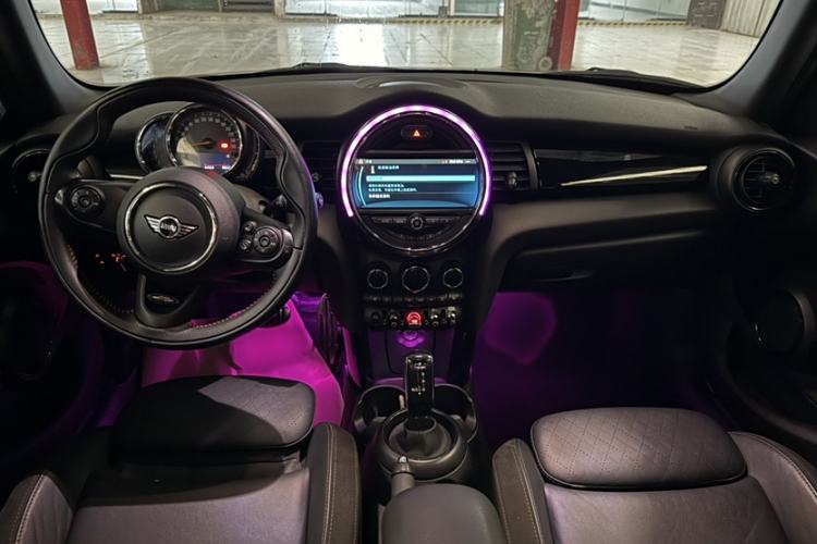 Used  MINI 2018 1.5T COOPER Racing Edition Five-Door Version
