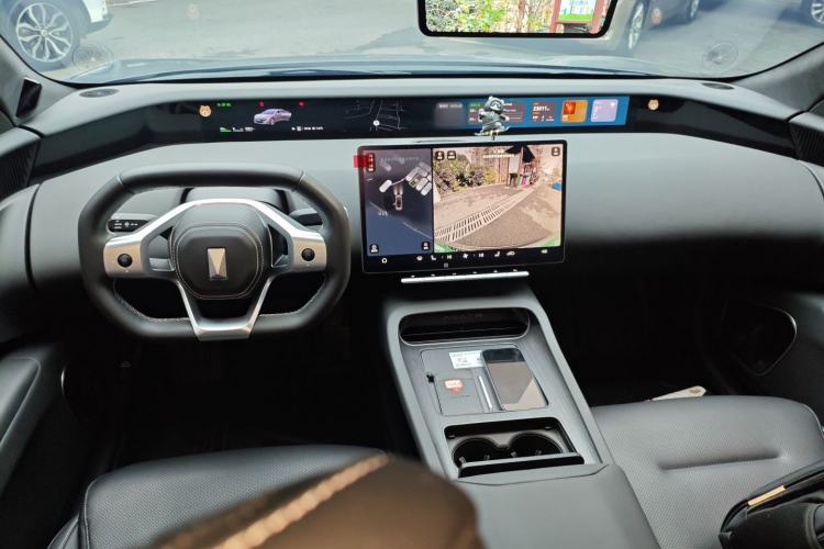 Used  12 2023 700 Three-Laser Rear-Wheel Drive Luxury Edition
