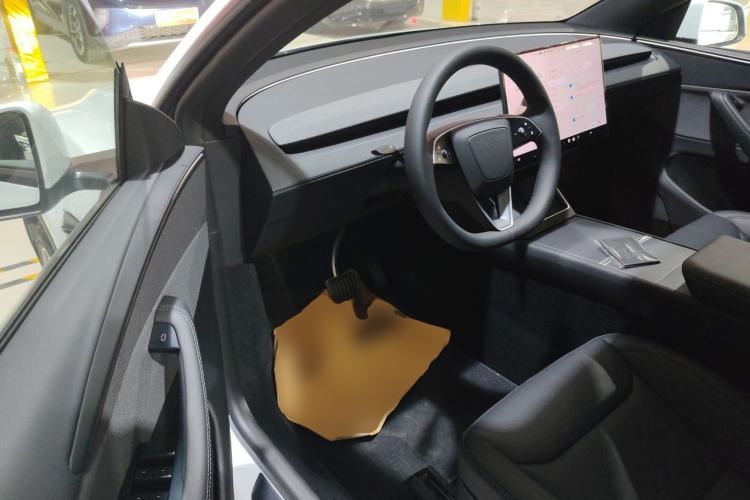 Used Tesla Model Y 2025 Rear-Wheel-Drive Version