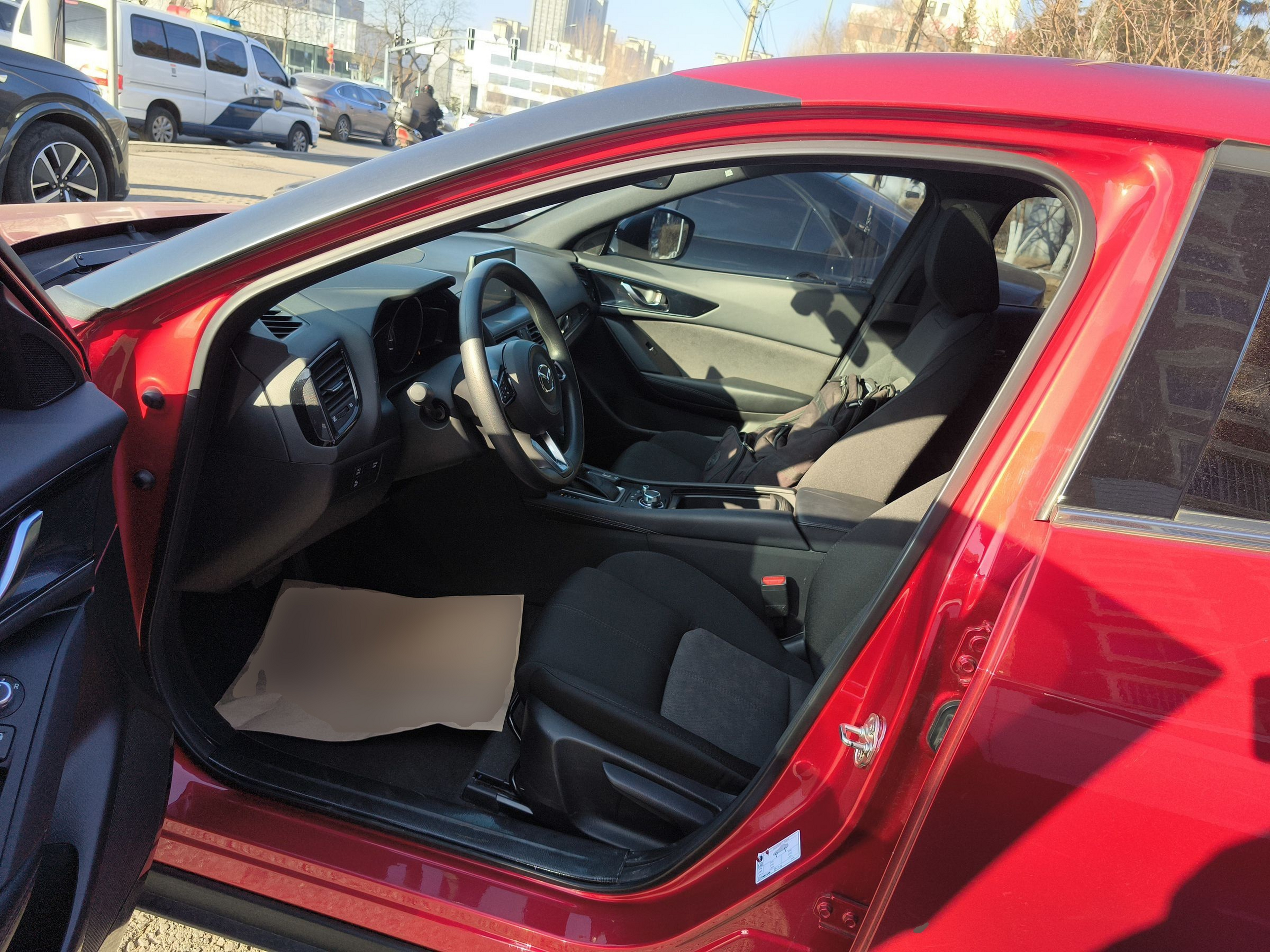 Переднее сиденье в автомобиле