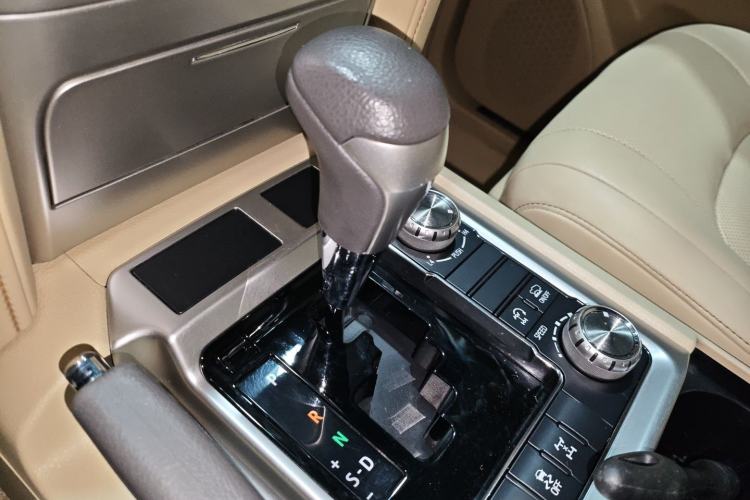 Used Toyota Land Cruiser 2017 4.0L Automatic Parallel Import