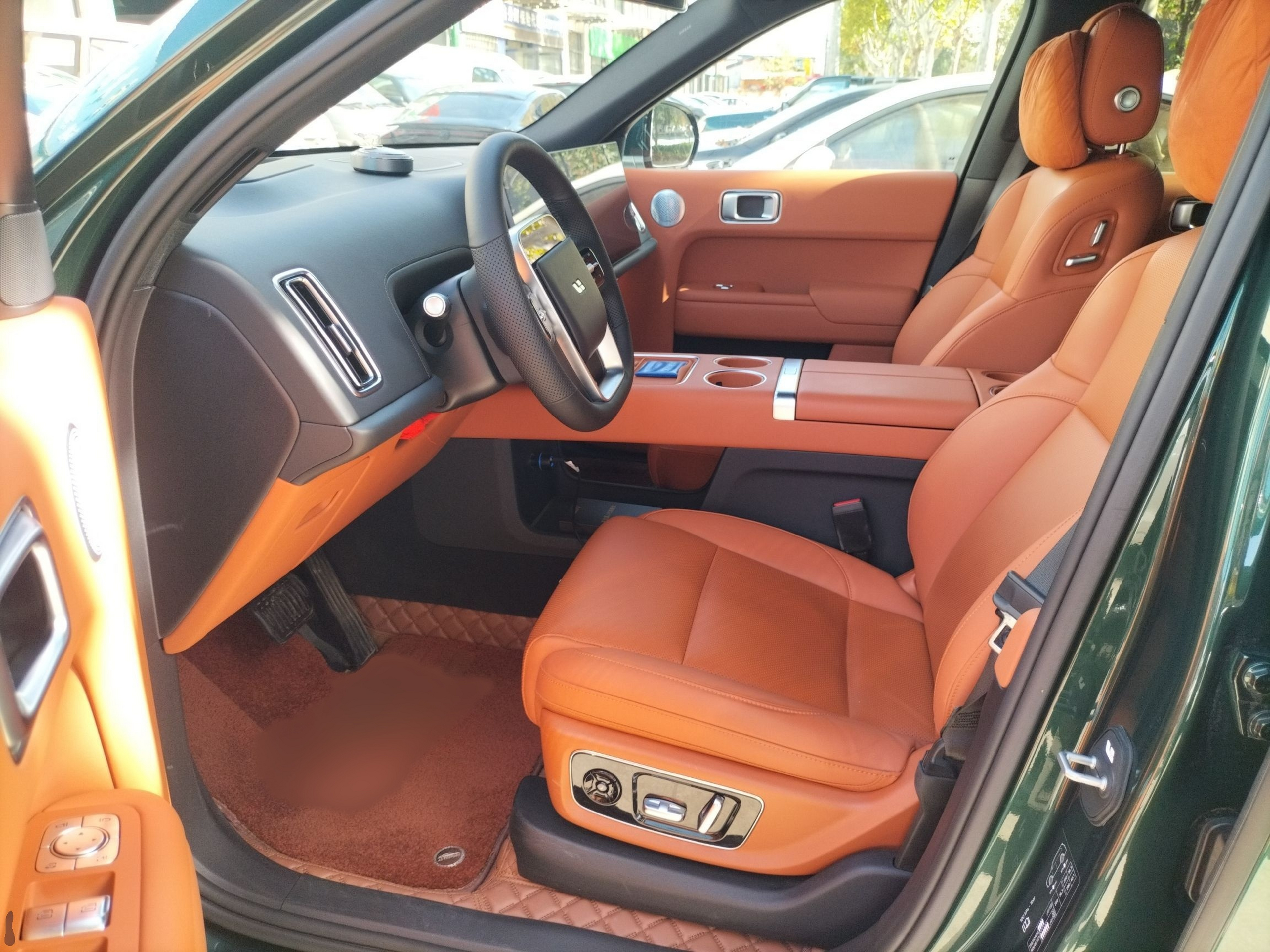 المقاعد الأمامية داخل السيارة