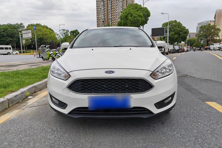 Used Ford Focus 2018 Hatchback Classic 1.6L Automatic Trendy SmartDrive Edition
