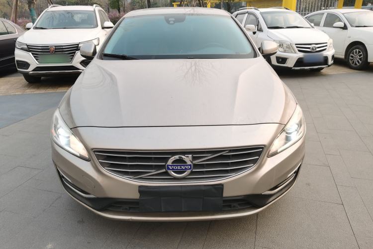 Used Volvo S60 2014 S60L 2.0T Zhiyuan Edition

