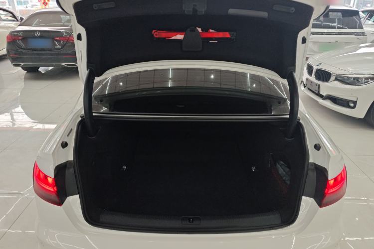 Used Audi A4L 2020 40 TFSI Fashionable and Elegant Model
