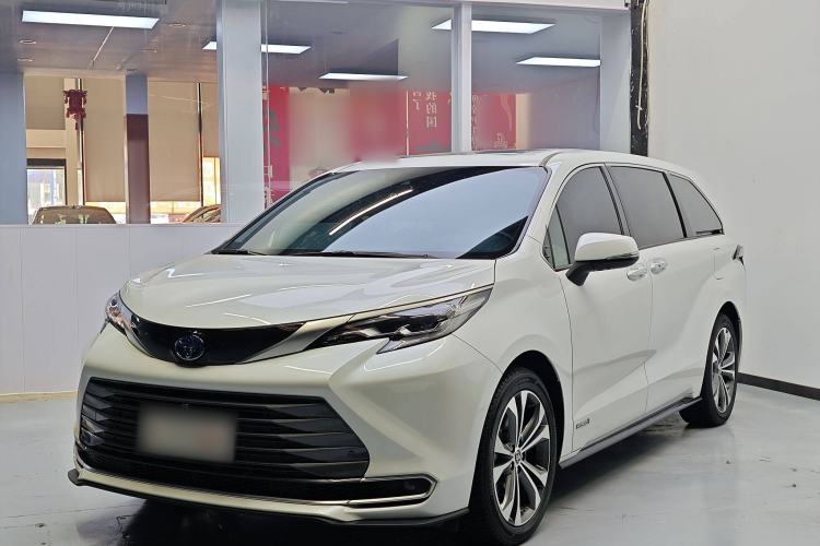 Used Toyota Sienna 2023 2.5L Hybrid Deluxe Edition
