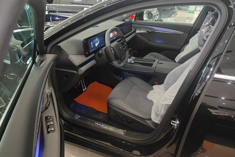 Used VOYAH PASSION 2024 PHEV Four-Wheel Drive Ultra-Long Range Flagship Model
