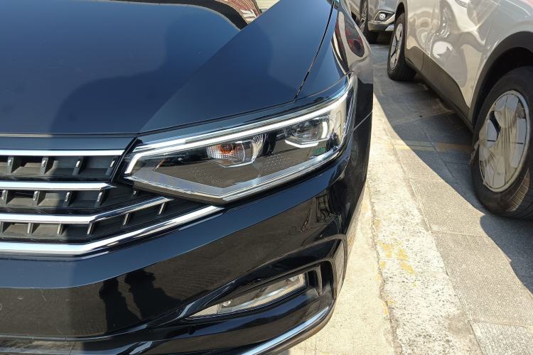 Used Volkswagen Magotan 2023 2 Million Units Limited Edition 330TSI DSG Leading Version
