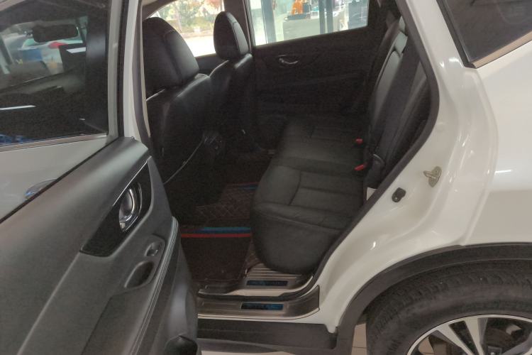 Used Nissan X-Trail 2017 2.5L CVT Leading Edition 4WD
