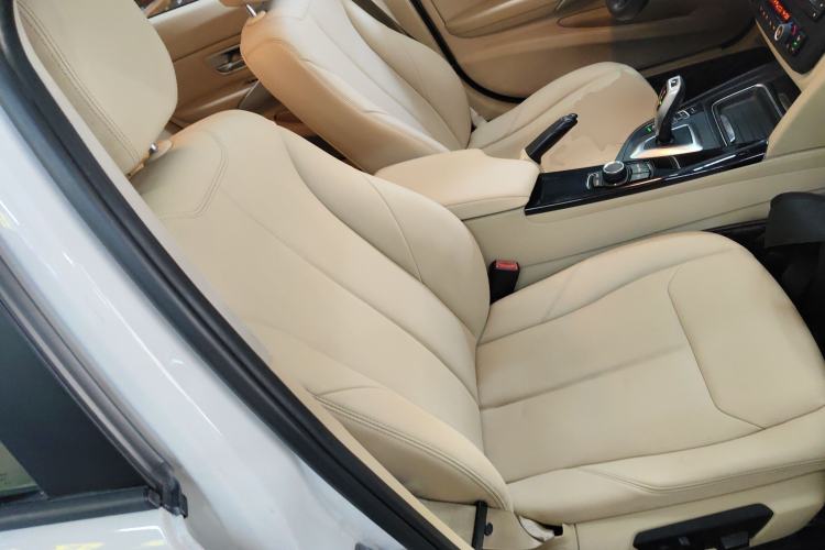 Used BMW 3 Series 2015 320i Fashion Model
