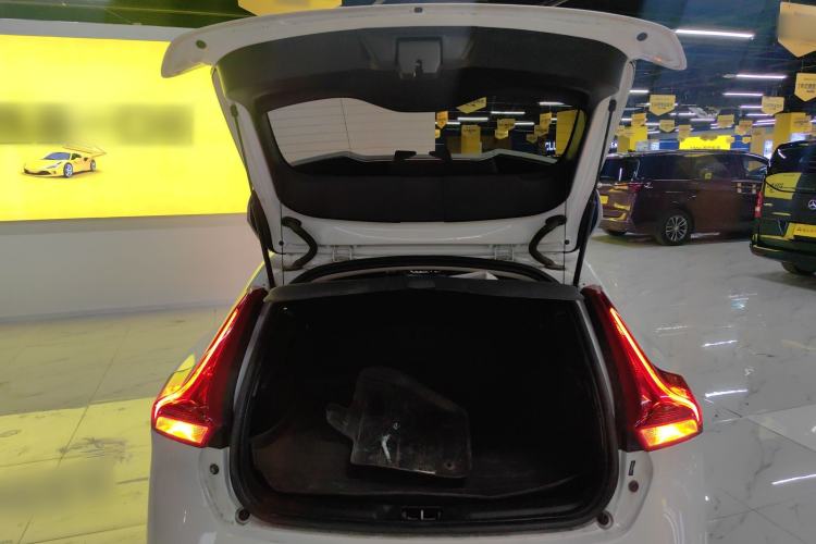 Used Volvo V40 2019 T3 Zhiyi Edition
