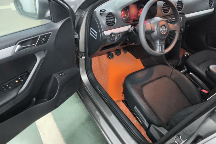 Used Volkswagen Jetta 2013 1.6L Manual Comfort Model
