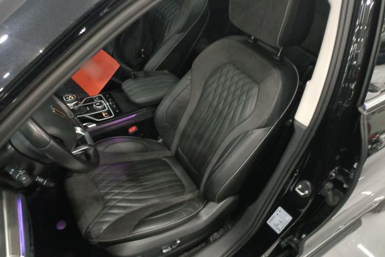 Used Hongqi HS5 2022 Facelifted Version 2.0T Smart Connect Flagship All-Wheel-Drive Edition
