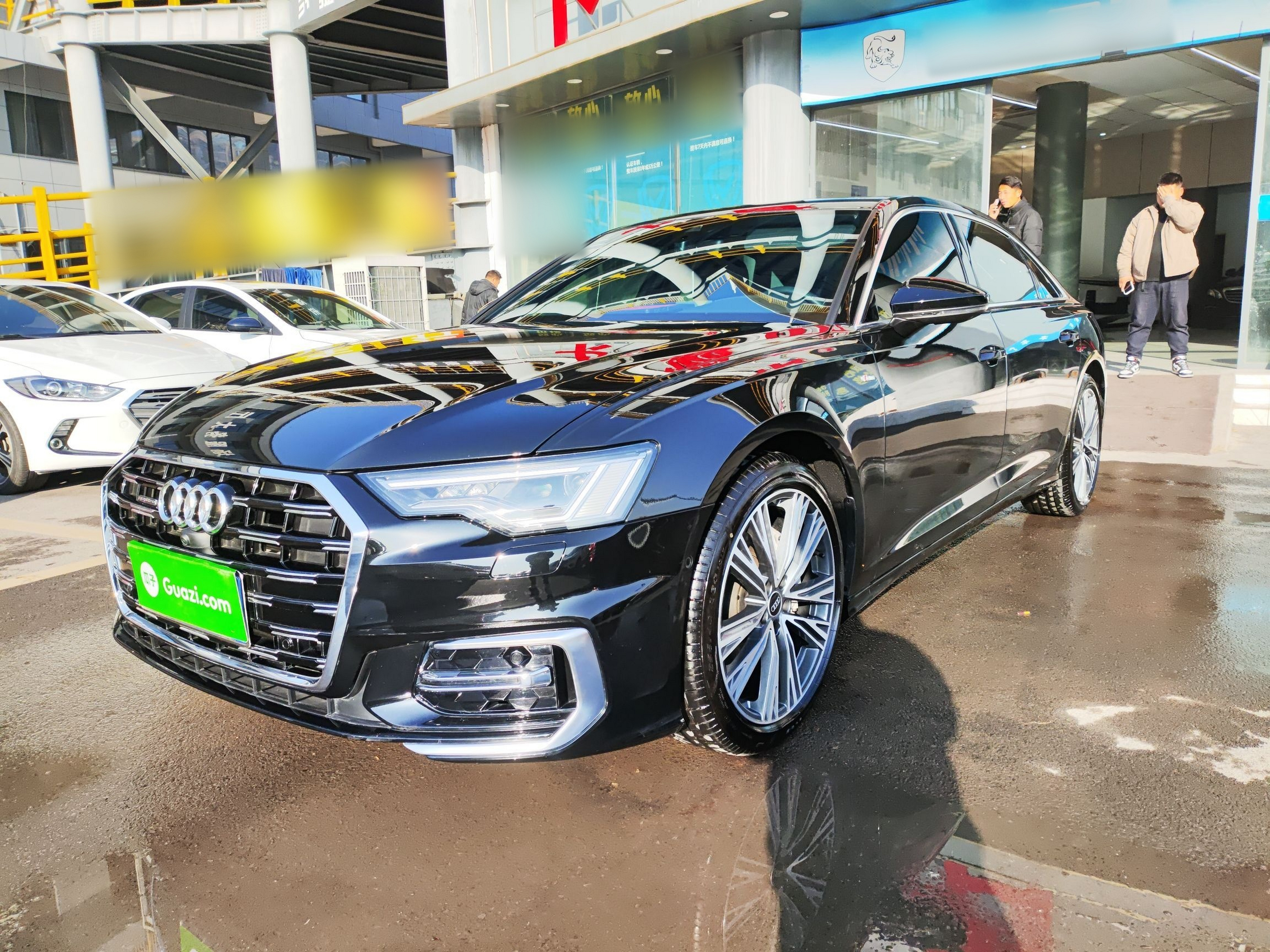 Под передней частью автомобиля