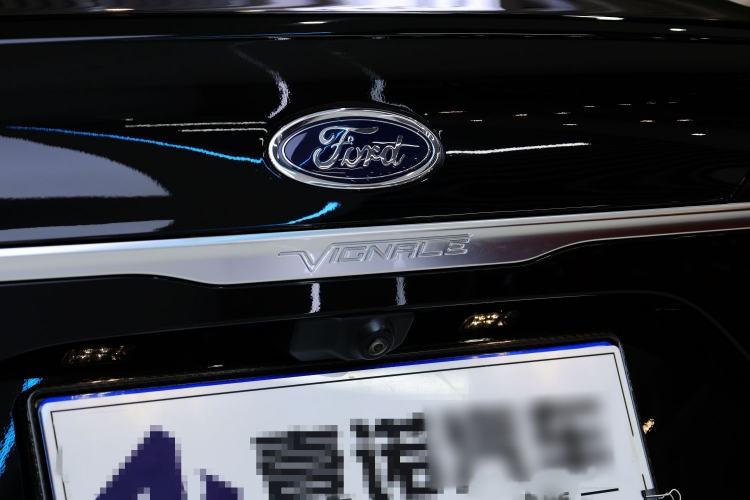 Used Ford Taurus 2019 EcoBoost 245 Vignale Deluxe Edition
