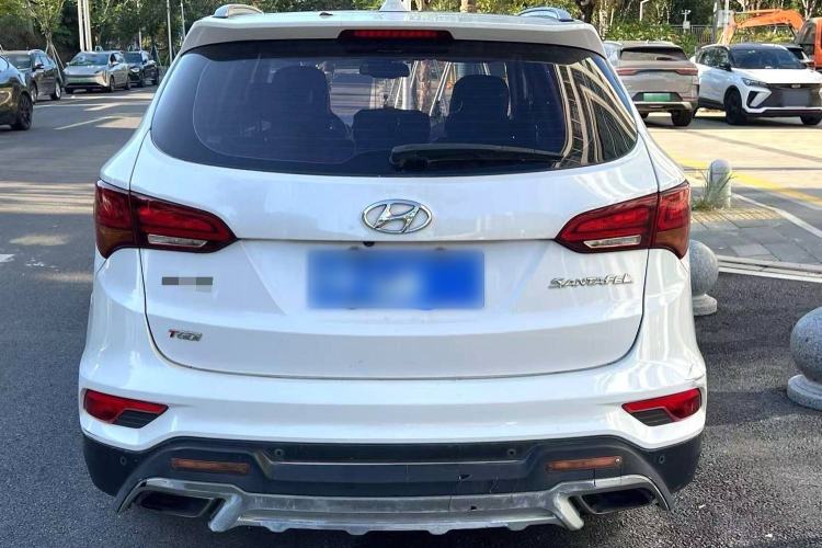 Used Hyundai Santa Fe 2017 2.0T Automatic Two-Wheel Drive Smart Version 7 Seats