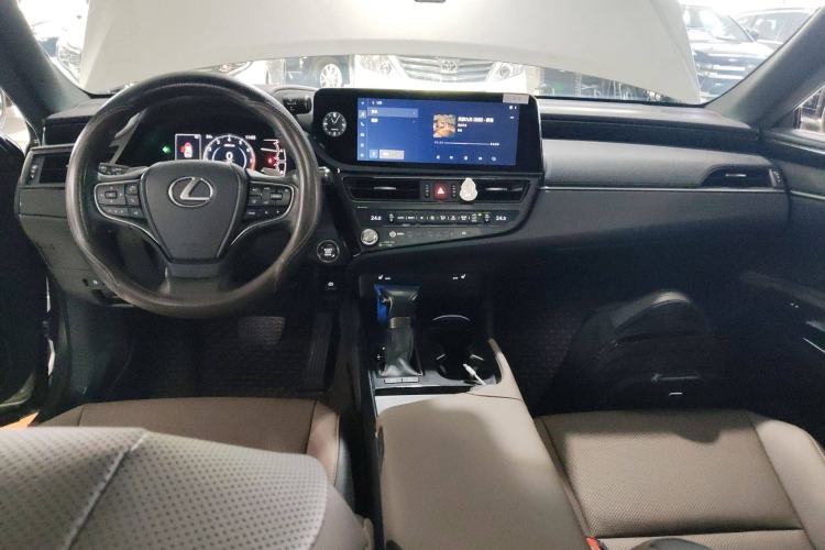 Used Lexus ES 2022 200 Excellence Edition
