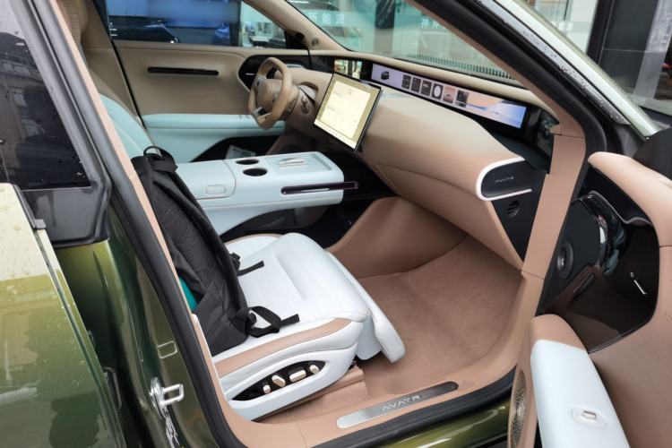 Used  07 2024 Ultra Range-Extended Four-Wheel Drive