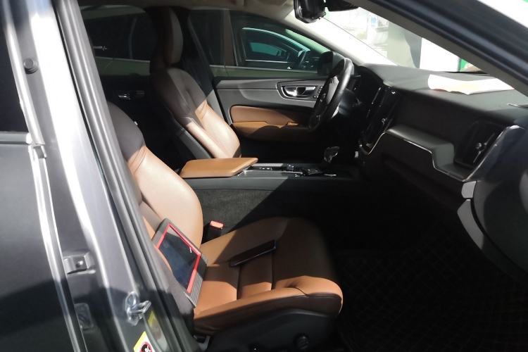 Used Volvo XC60 2019 T5 4x4 Smart & Dynamic Sport Edition China VI Standard
