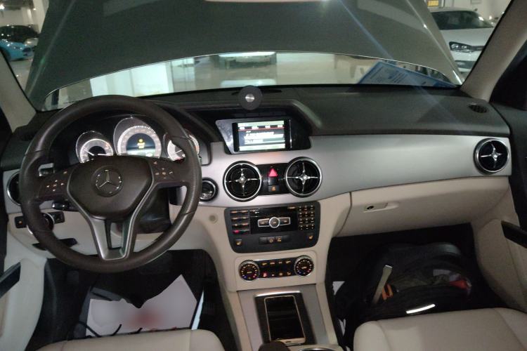 Used Mercedes-Benz GLK-Class 2013 GLK 300 4MATIC Dynamic Sunroof Model