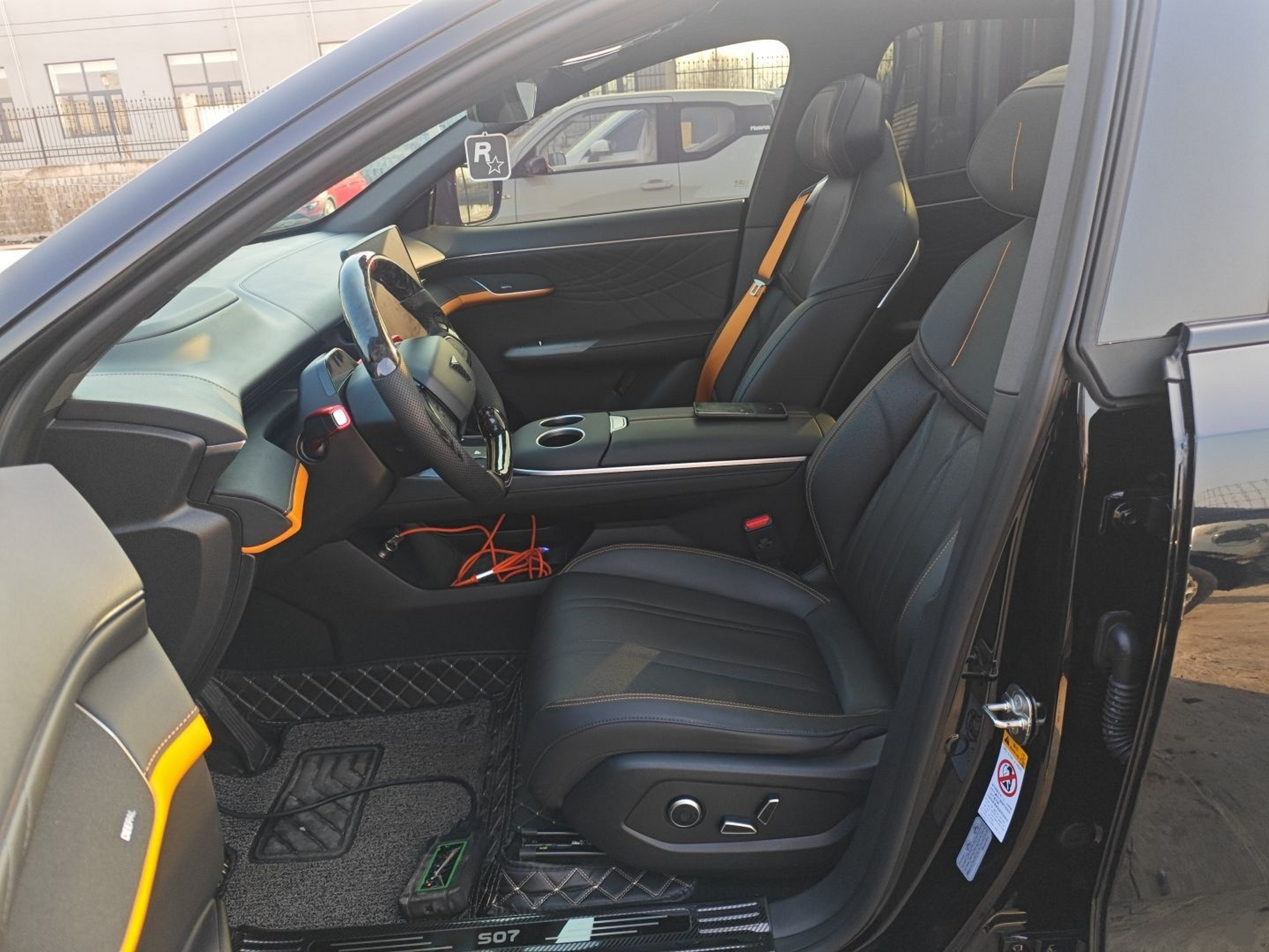 المقاعد الأمامية داخل السيارة