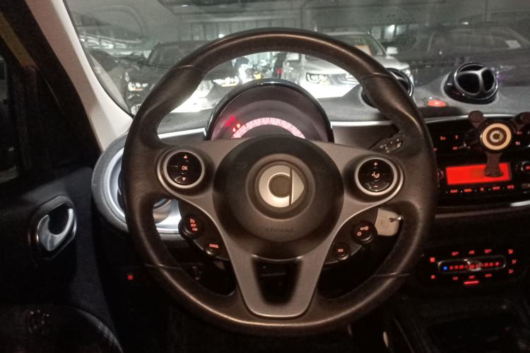 Used  forfour 2016 1.0L 52 kW Passion Edition
