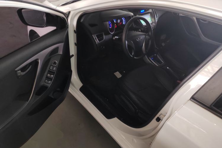 Used Hyundai Elantra 2015 1.6L Automatic Fashion Model