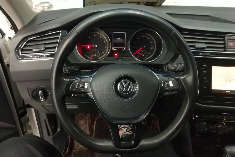 Used Volkswagen Tiguan L 2020 330TSI Automatic Two-Wheel Drive Panoramic Comfort Edition China VI Standard