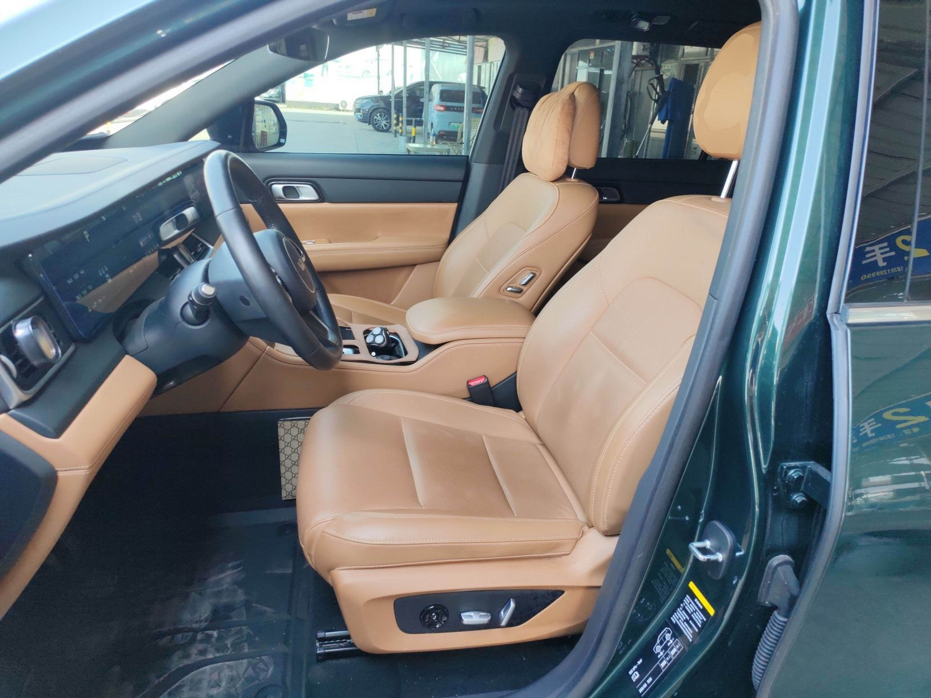 Переднее сиденье в автомобиле