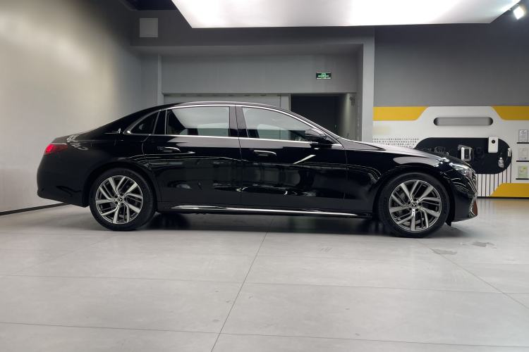 Used Mercedes-Benz E-Class 2024 Refresh E 300 L Stylish Edition
