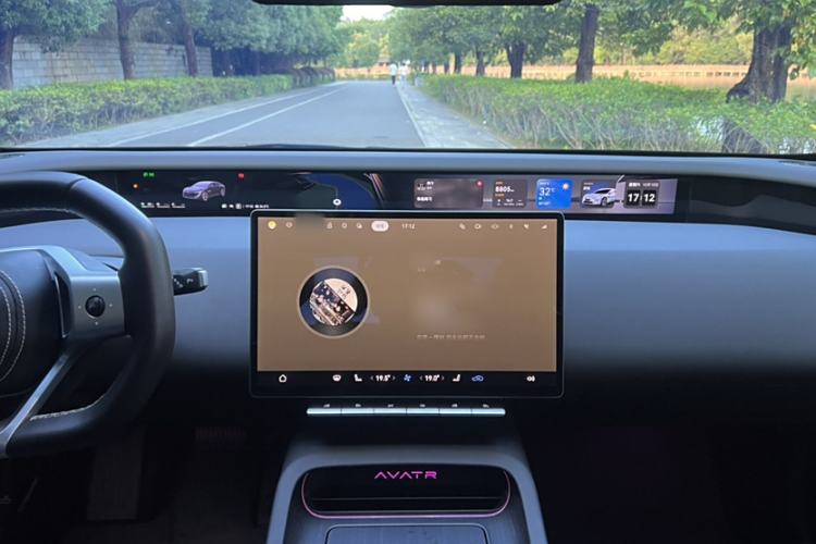 Used  12 2025 Ultra Extended-Range Edition
