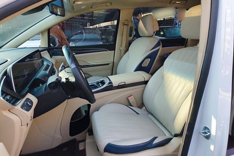 Used Buick GL8 2023 ES Lu Zun Deluxe and Yue Edition