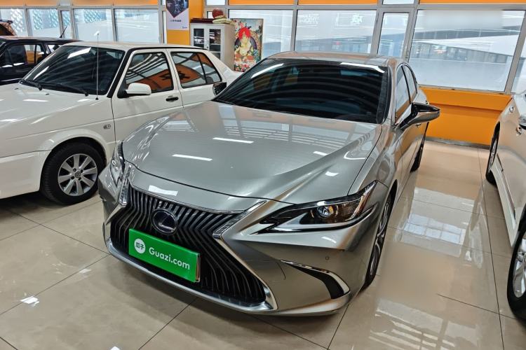Used Lexus ES 2020 300h Premier Edition