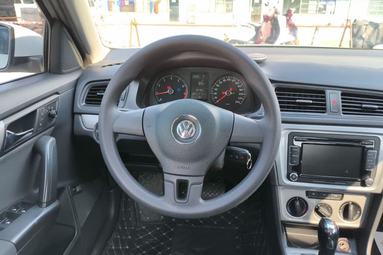 Used Volkswagen Lavida 2013 Revised Classic 1.6L Automatic Fashion Edition