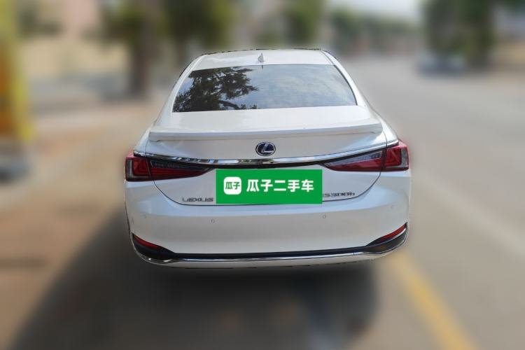 Used Lexus ES 2020 300h Premier Edition
